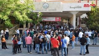 صورة متداولة لتدفق السوريين على مراكز الاقتراع