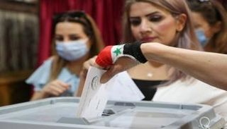 جانب من الإقبال الكثيف على التصويت بالانتخابات