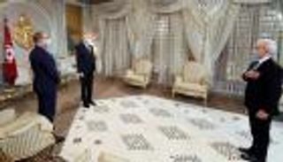 لوح بـ"الطوارئ".. رئيس تونس يفند مزاعم "صحيفة الإخوان"