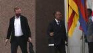 السر في الأموال.. لماذا يتردد برشلونة في إقالة كومان؟