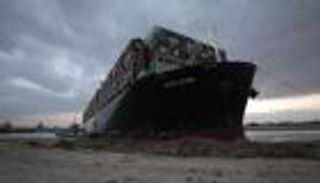 مصر تستعين بمحام دولي في نزاع قناة السويس وإيفر جيفن.. من هو؟