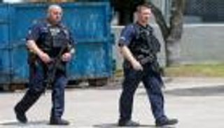  إصابة 3 شرطيين برصاص رجل هدد بالانتحار في تكساس