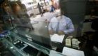 بعد الإعلان عن مزاد جديد.. دليل السودانيين للفوز بدولارات "المركزي"