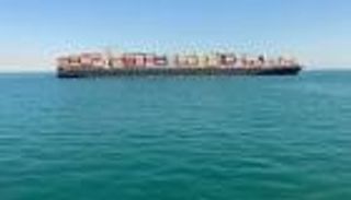 بعد إيفر جيفن.. قناة السويس تنقذ سفينة جديدة