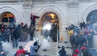 جانب من الهجوم الذي تعرض له الكونجرس في يناير الماضي