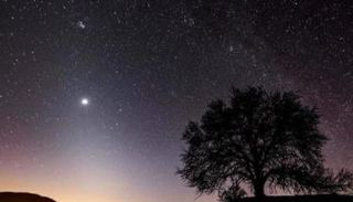 يفصل بين الكوكبين في هذا الاقتران 0.4 درجة فقط