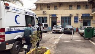 قلق بين الأطباء من فتح الحدود الجزائرية خوفا من تزايد إصابات كورونا