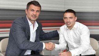 إسماعيل بن ناصر نجم ميلان ومالديني مديره الرياضي