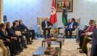 المنفي إلى تونس لحسم 3 ملفات