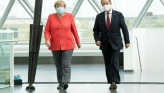 لاشيت والمستشارة أنجيلا ميركل