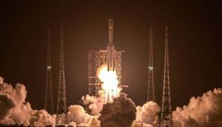 صاروخ صيني ينطلق إلى الفضاء