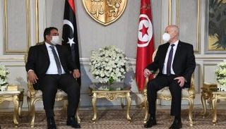 الرئيس التونسي قيس سعيد ورئيس المجلس الرئاسي الليبي محمد المنفي