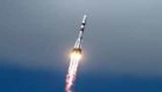 روسيا تطلق صاروخ "سويوز" محملا بـ36 قمراً اصطناعياً بريطانياً