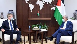 اشتيه مع المبعوث الأوروبي اليوم