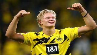 إيرلينج هالاند مهاجم بروسيا دورتموند