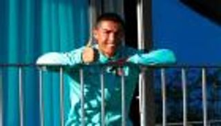 "شرفة زجاجية" تهدد كريستيانو رونالدو بالسجن