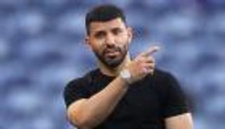 أجويرو يصل برشلونة.. عقد مع إيقاف "التقديم"