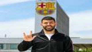 "الأفضل في العالم".. أول تعليق لأجويرو بعد انتقاله إلى برشلونة