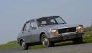 من بيجو 504 إلى بوجاتي.. جولة مصورة تحكي تاريخ السيارات الفرنسية