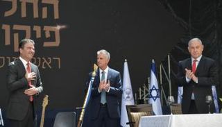 بنيامين نتنياهو وديفيد برنيع ويوسي كوهين