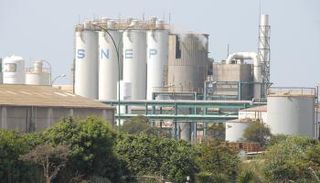 مخازن الشركة الوطنية للبتروكيماويات والكهرباء - أرشيفية