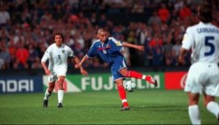 ديفيد تريزيجيه لاعب فرنسا الأسبق