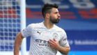 ساعات وسيارة وتبرع.. أجويرو يودع مانشستر سيتي بهدايا باهظة