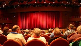 تلقي لقاح كورونا شرط لدخول السينمات في الأردن