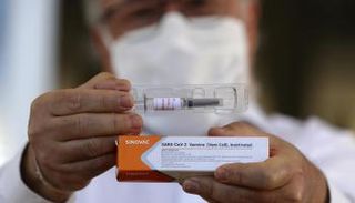 عبوة من لقاح سينوفاك الصيني