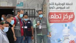 فرق طبية في أحد مراكز التطعيم بلقاح كورونا في ليبيا (أرشيفية)