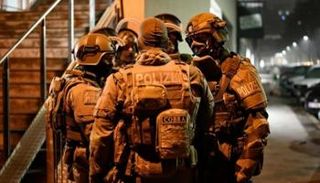 عناصر من الشرطة النمساوية تداهم مواقع الإخوان 