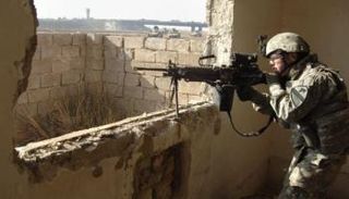 جندي أمريكي خلال عملية عسكرية 