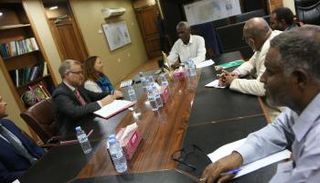جانب من لقاء الوزير السوداني والوفد الأوروبي