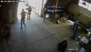 القوات الأمريكية داخل مصنع لزيت الزيتون في بلغاريا 