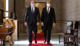 رئيس الحكومة التونسية مع نظيره الفرنسي