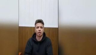 رومان المعارض البيلاروسي خلال اعترافاته- أ.ف.ب
