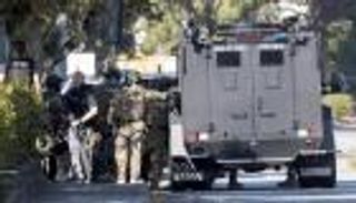 البندقية مثل السكين.. قاضٍ يلغي حظراً على الأسلحة بكاليفورنيا