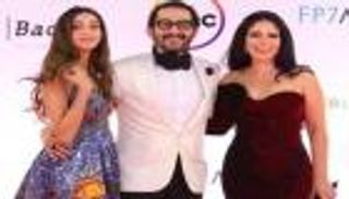أحمد حلمي ومنى زكي يدعمان ابنتهما "لي لي" في أول مشاريعها