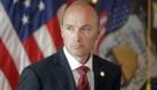 حاكم ولاية أمريكية يدعو المواطنين لصلاة الاستسقاء