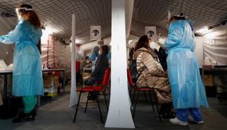 مركز للتطعيم ضد كورونا في إيطاليا