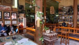 مقهى الشاهبندر قرب نهر دجلة في بغداد