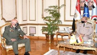 وزير الدفاع والإنتاج الحربي المصري وقائد الحرس الوطني القبرصي