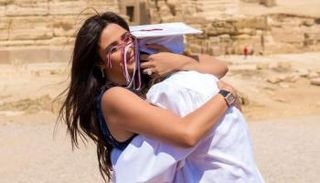 ياسمين عبدالعزيز مع ابنتها 