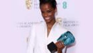 بالصور.. نجوم الفن يتألقون على السجادة الحمراء في حفل جوائز بافتا