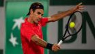 قبل قمة ديوكوفيتش.. الإصابة تقصي فيدرر من فرنسا المفتوحة للتنس