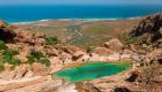 سقطرى اليمنية.. رحلات سياحية وعلمية تهزم البطالة