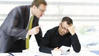 مطالبات بريطانية بقطع الاتصالات مع المديرين