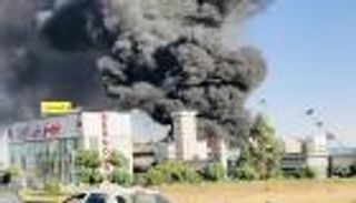 حريق في أكبر شركة لإنتاج المشروبات الغازية بإيران