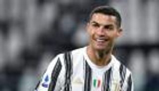 مستقبل كريستيانو رونالدو حائر بين 4 دوريات.. و"يورو 2020" تؤجل الحسم