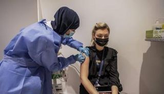 تطعيمات كورونا في الإمارات